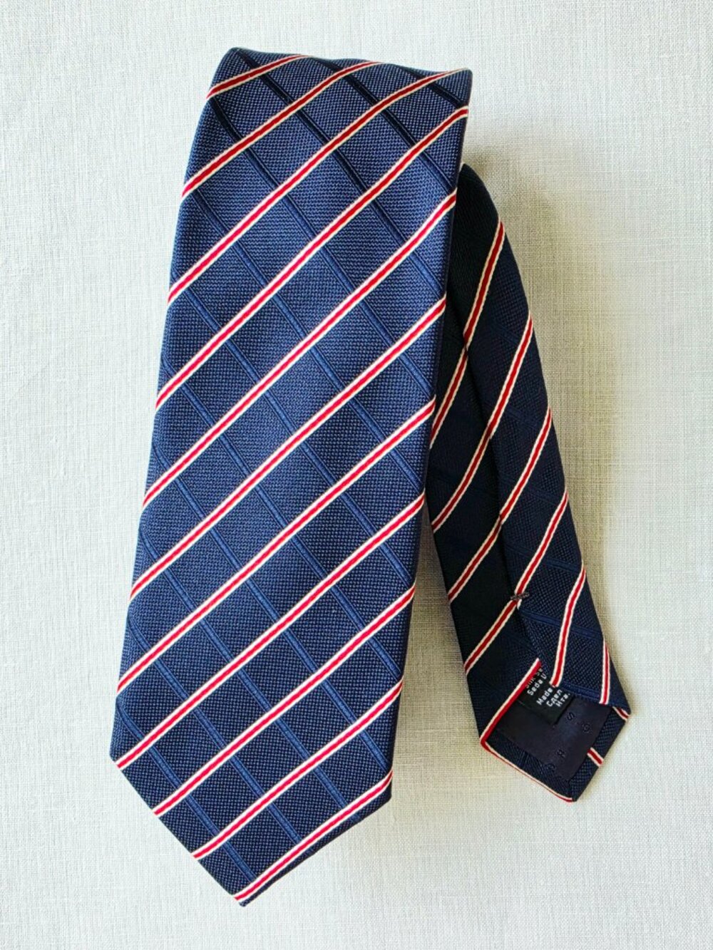 BOSS Hugo Boss 100% Silk Tie Striped Navy Red White Made in Italy 3" x 61"
